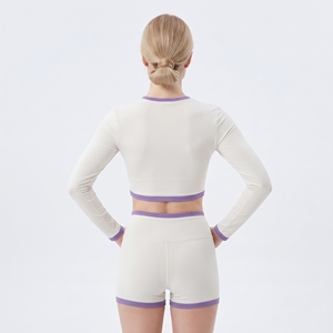 Conjunto de Yoga de 2 Piezas para Mujer, Top Corto de Manga Larga para Gimnasio, Ropa Deportiva Transpirable, Pantalones Cortos, Ropa Deportiva de Manga Corta de 2 Piezas para Mujer - Product Image 3