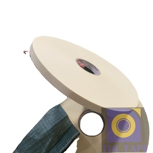 Obtenez des lignes nettes et un retrait facile avec du ruban de masquage fiable Parfait pour l'artisanat de peinture et le maintien temporaire - Product Image 1