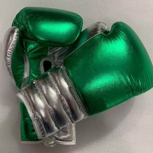 Gants de boxe en cuir véritable de qualité supérieure RTS, imperméables et à fermeture lacée, fabriqués sur mesure pour le sparring, modèle MS-BG-2583 - Product Image 1