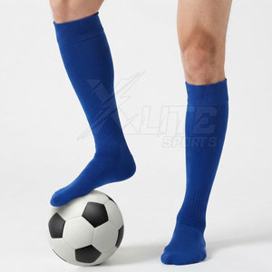 Nouvelles Chaussettes de Football Hiver Montantes Personnalisables et Élégantes, en Matière Tricotée Respirante et Rembourrée pour l'Entraînement Sportif en Équipe Adulte - Product Image 3