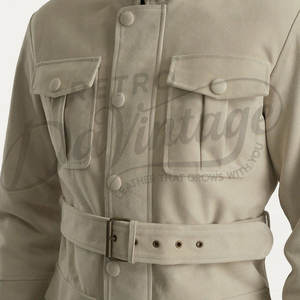 เสื้อแจ็คเก็ตซาฟารีหนังกลับสีเบจสำหรับผู้ชาย ทำจากหนังแกะแท้ มีกระเป๋าหลายช่อง พร้อมเข็มขัดและกระดุมคอสูง - Product Image 1