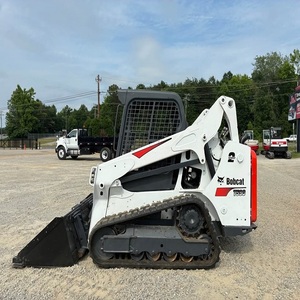 Chargeuse compacte sur chenilles Bobcat T590 professionnelle, conçue pour la construction, l'aménagement paysager, l'excavation et le nivellement. - Product Image 2