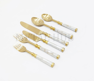 ชุดช้อนส้อมสแตนเลสสีทองด้าน 6 ชิ้น พร้อมด้ามจับเปลือกหอยคาปิซสีขาว ชุดช้อนส้อมมีด ช้อน ชุดอุปกรณ์รับประทานอาหารบนโต๊ะอาหาร - Product Image 4