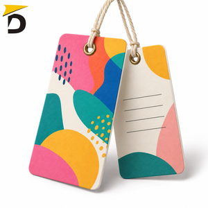 Etiquetas personalizadas para prendas que proporcionan información clara sobre el producto, construcción duradera y estilo elegante para uso en moda y comercio minorista. - Product Image 4