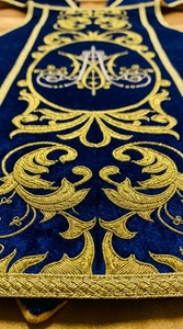 Casulla Litúrgica Azul con Monograma Bordado en Oro, Vestimenta de Culto Católica para Sacerdotes Adultos, para las Cuatro Estaciones - Product Image 4