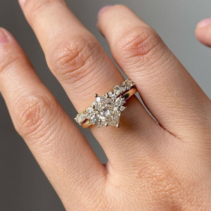 Élégante bague solitaire en or massif avec diamant blanc taille marquise, ensemble de bijoux de mariée pour fiançailles, mariage et occasions spéciales - Product Image 1