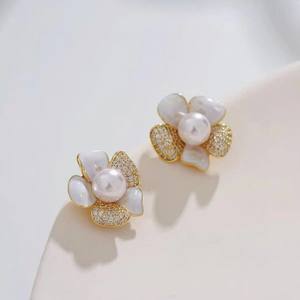 Collier en perles d'eau douce naturelles de style Qing 6-7 mm et boucles d'oreilles en cristal d'argent pur pour femmes - Product Image 1