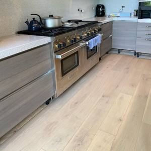 Parquet en chêne blanc d'ingénierie 12 mm, système de pose clipsable T&G, normes CARB P2 et JAS Vietnam - Product Image 6