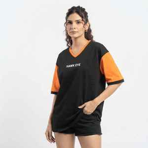 T-shirt décontracté en coton à col en V et manches courtes pour femme, coupe ample, coloris noir et orange, motif œil de faucon - Product Image 1