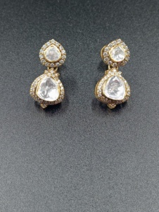 ต่างหูเงินทรงดอกไม้ประดับเพชรทรงลูกแพร์สำหรับผู้หญิงจาก Amaira Jewels ของขวัญเครื่องประดับสุดหรู - Product Image 5
