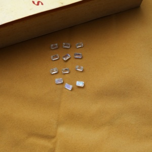 Lot de 12 pierres de lune arc-en-ciel naturelles, taille émeraude 4x6mm, pierre précieuse blanche avec éclat bleu pour la fabrication de bijoux - Product Image 1