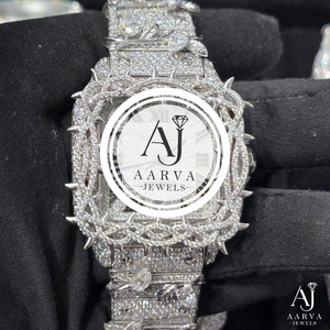 Montre mécanique pour femme avec cadran en cristal, boîtier carré et bracelet en strass, un bijou affirmé - Product Image 1