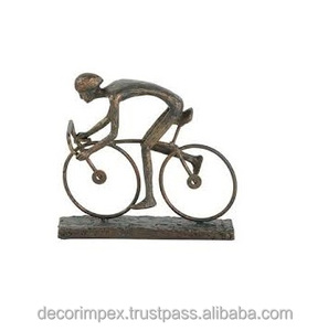 Trừu tượng thanh lịch này trên một tác phẩm điêu khắc vòng lặp có một kết thúc bằng đồng cổ, điều này có thể thêm sự lãng mạn cho bất kỳ khu vực ăn uống hoặc phòng ngủ nào - Product Image 5