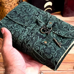Carnet de notes et livre de sorts vintage fait main en cuir véritable gaufré floral vert pour hommes et femmes, compagnon de voyage - Product Image 1