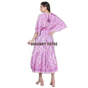 Robe longue indienne en soie d'été vintage faite à la main avec imprimé floral demoiselle d'honneur et robe de plage douce décontractée Boho pour femmes - Product Image 2