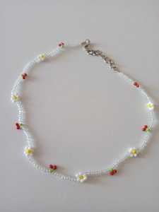 Collar de Cuentas de Cristal con Diseño de Flor de Cerezo y Margarita, Gargantilla de Cuentas Transparentes Blancas y Rojas, Joyería Floral para Mujer, Accesorios de Verano - Product Image 1