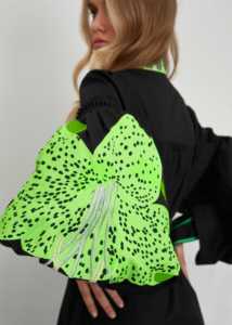 Vestido Largo Bohemio de Algodón Negro para Mujer con Bordado Verde Neón, Manga Globo, Cuello en V, Cintura con Lazo y Borlas - Product Image 5