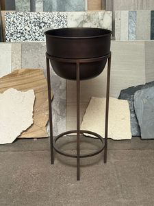 Linea Exports Inc Ensemble de 2 jardinières en métal avec support noir thermolaqué, différentes tailles, forme ronde, jardinières en métal pour fleurs - Product Image 2
