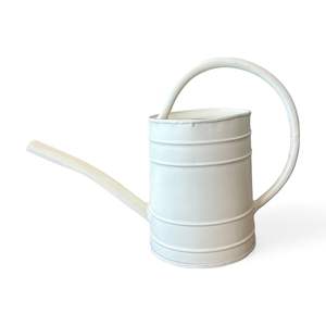 Regadera de jardín contemporánea de hierro y metal con boquilla extra larga para riego preciso en plantas de interior y jardines de balcón - Product Image 1