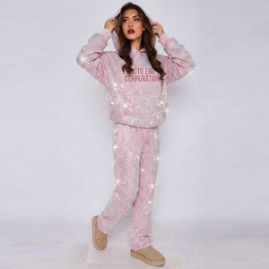 Sudadera con Capucha Rosa con Brillantina y Pedrería, Chándal Oversize con Bolsillo y Logotipo Frontal, Ropa de Invierno Unisex - Product Image 2