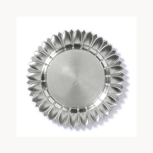 Assiette de Présentation Moderne en Métal, Finition Dorée Élégante, Design Personnalisé, Nouvelle Arrivée Décorative pour la Table - Product Image 4