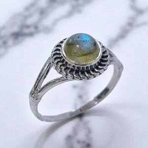 แหวนเงินแท้ 925 ประดับพลอยลาบราดอไรต์ทรงกลม ดีไซน์สวยหรู คุณภาพดี สำหรับผู้หญิง - Product Image 2