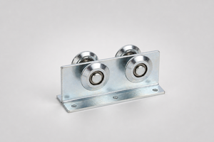 Ensemble de support de rouleau de porte coulissante industrielle moderne, cadre en acier renforcé, système de rail résistant à la corrosion, mouvement fluide - Product Image 1