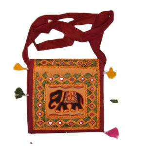 Sac à bandoulière ethnique brodé pour adolescentes, sac bandoulière bohème élégant fait main pour filles, léger pour un usage quotidien et les voyages - Product Image 3