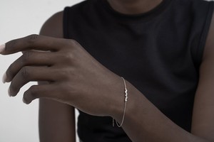 สร้อยข้อมือประดับเพทายหรูหราสไตล์มินิมอล เงินแท้ชุบทองคำสีกุหลาบ เครื่องประดับสำหรับทุกเพศ ของขวัญสุดหรูสำหรับคุณแม่ - Product Image 3