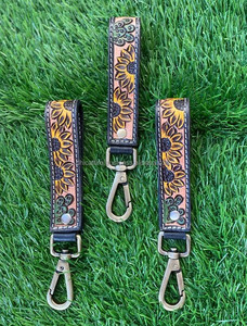 ห่วงโซ่กุญแจหนังสลักลายดอกไม้มีสไตล์พวงกุญแจหนังอุปกรณ์เสริมพวงกุญแจน่ารัก - Product Image 4