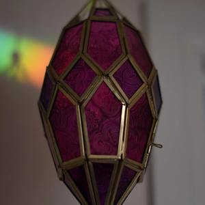 Farol Colgante Clásico de Panel de Vidrio Multicolor con Borde Dorado, Perfecto para Decoración de Balcones y Configuraciones de Fotografía, Venta al por Mayor desde India - Product Image 2