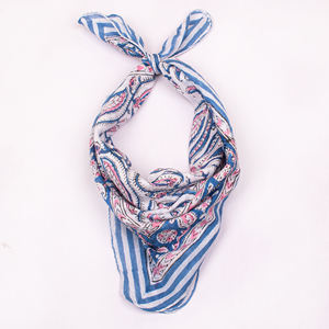 Craftjaipur – Bandana carré en toile de coton imprimé style Bagru, motifs floraux/géométriques, vente en gros pour promotion et branding - Product Image 1