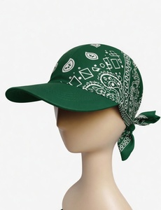 Casquette bandana noire classique à motif paisley blanc, réglable avec fermeture snapback - Product Image 1