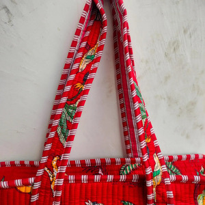 Sac fourre-tout matelassé en coton fait main, imprimés blocs animaux de safari vibrants, sangles rayées rouges, fermeture éclair, style bohème, prix d'usine - Product Image 2