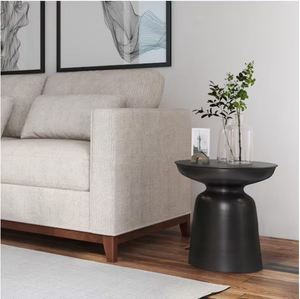 Table d'appoint artisanale avec finition noire mate et base en forme de sablier - Product Image 4