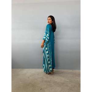 Robe longue kaftan pour femme, imprimé vert sarcelle, écologique, lavable, taille naturelle, coupe ample, style bohème, pour la plage, les vacances et la détente - Product Image 3