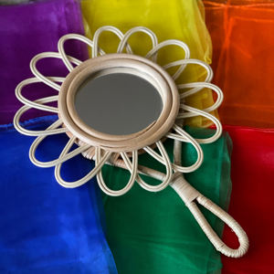 Miroir de poche décoratif en rotin en forme de fleur pour enfants miroirs uniques en osier naturel faits à la main pour les petits enfants - Product Image 5