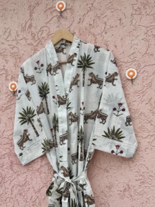 Kimono de Algodón Hecho a Mano con Estampado Floral de Selva, Estilo Bohemio Largo Indio, Maxi Vestido de Primavera/Verano con Cuello en V, Túnica de Descanso, Bata de Baño, Ropa de Playa para Mujer - Product Image 2