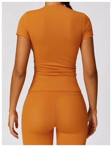 Camiseta Deportiva de Punto para Mujer, Color Morado Sólido, Corte Recortado, Manga Corta, Cuello Redondo, Ajuste Delgado, Secado Rápido, Venta al por Mayor OEM, Top de Moda Urbana - Product Image 5