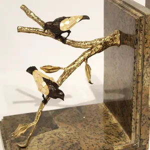 Moderno y Lujoso Soporte para Libros de Metal Hecho a Mano, Decorativo, Organizador de Mesa para Hogar, Oficina o Biblioteca, Escultura Moderna Pulida - Product Image 3