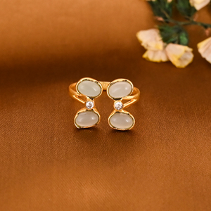 Anillo Ajustable de Latón Chapado en Oro con Calcedonia Acuática y Circonita Cúbica, Joyería Hecha a Mano para Mujer - Product Image 1