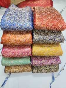 Tissu de soie brocart luxueux, aux motifs tissés riches et à la texture élégante, idéal pour les saris, la décoration et l'artisanat. - Product Image 3