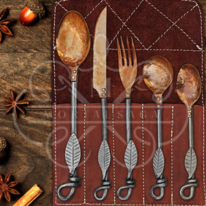 Ensemble de couverts en cuivre forgé à la main avec étui en cuir, 4 pièces, ustensiles de camping, cuillère, fourchette, couteau, ensemble de repas rustique pour l'extérieur - Product Image 6