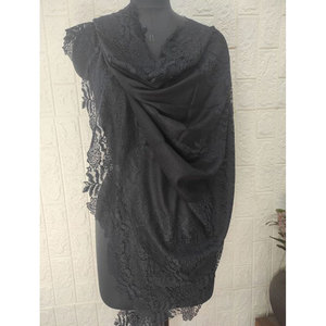 Estola de Lana Fina con Encaje, Chal de Lujo Premium para Mujer, Suave y Cálido, 80% Lana Fina, 20% Seda, Ligero, 70x200 cm - Product Image 3