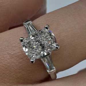 Bagues de fiançailles en diamant en or massif 14K 18K, serties à griffes, taille coussin, diamants de laboratoire, pour demande en mariage, mariage, bijoux de déclaration, fabricant de joaillerie fine - Product Image 2