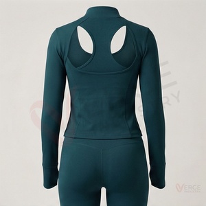 Ensemble de yoga 3 pièces vert foncé pour femme : veste zippée à col montant, crop top et leggings unis à manches longues - Product Image 2