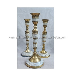 Bougeoir de créateur de style religieux en laiton poli ensemble maison et mariage décoratif trois pièces modèle artisanat en métal - Product Image 1