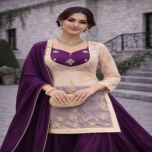 Conjunto VASTRA COTTAGE de Choli y Plazo de Seda Pesada con Bordado y Lentejuelas, y Dupatta de Seda Chinon, Traje Étnico para Fiesta - Product Image 2