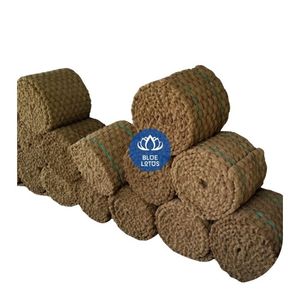 Tapis de porte en fibre de coco disponible pour l'entrée de la maison, idéal pour contrôler la poussière et nettoyer les chaussures, pour une utilisation quotidienne en intérieur et en extérieur, fabriqué au Vietnam. - Product Image 1