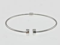 Bracelet ovale en or blanc plaqué or 18 carats de 54 mm |   Design minimaliste et courbé, élégance moderne pour les femmes, à porter au quotidien